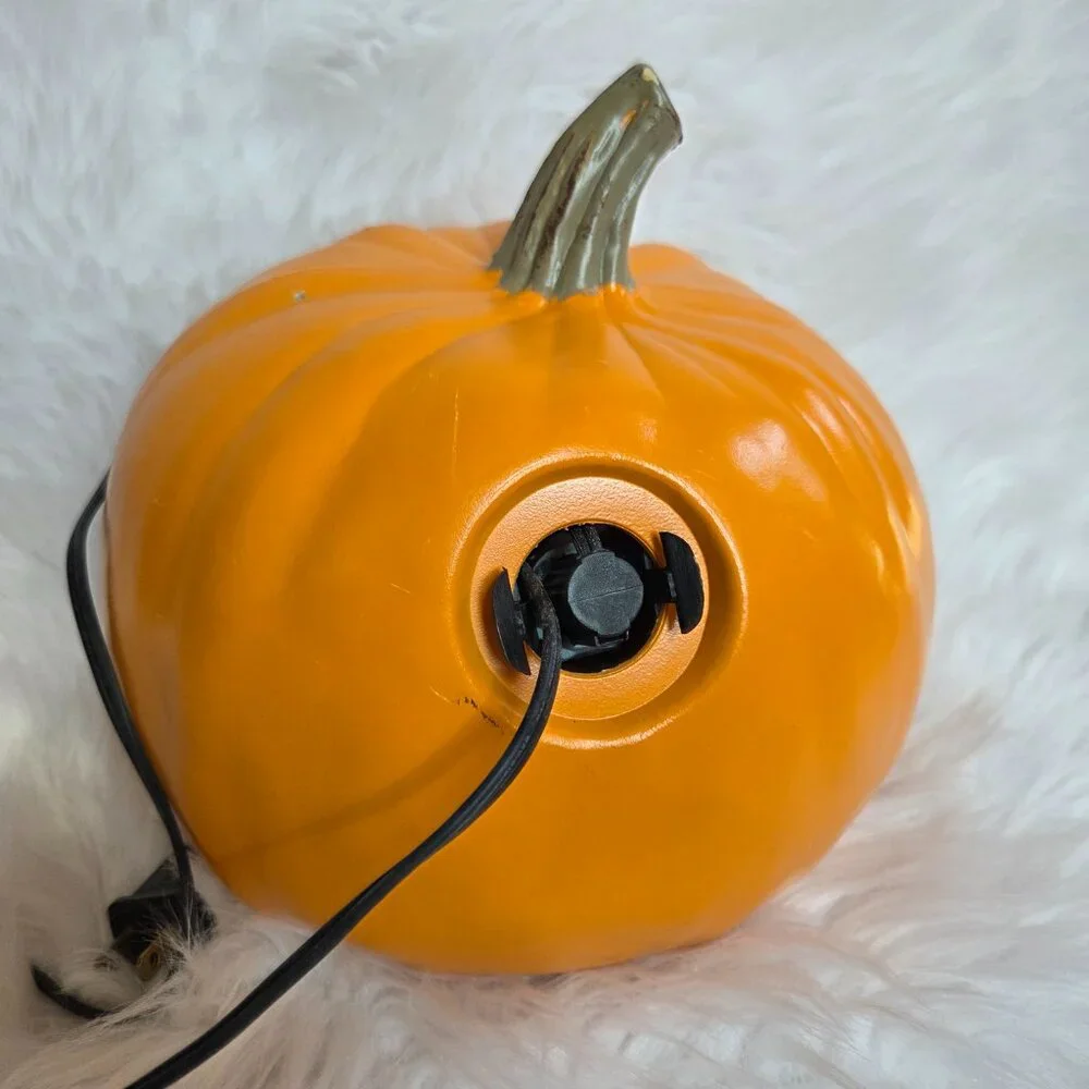 Halloween 2 Pumpkin Light Up 2 Cat Pillowcases Bloody Garland Soap Dispenser